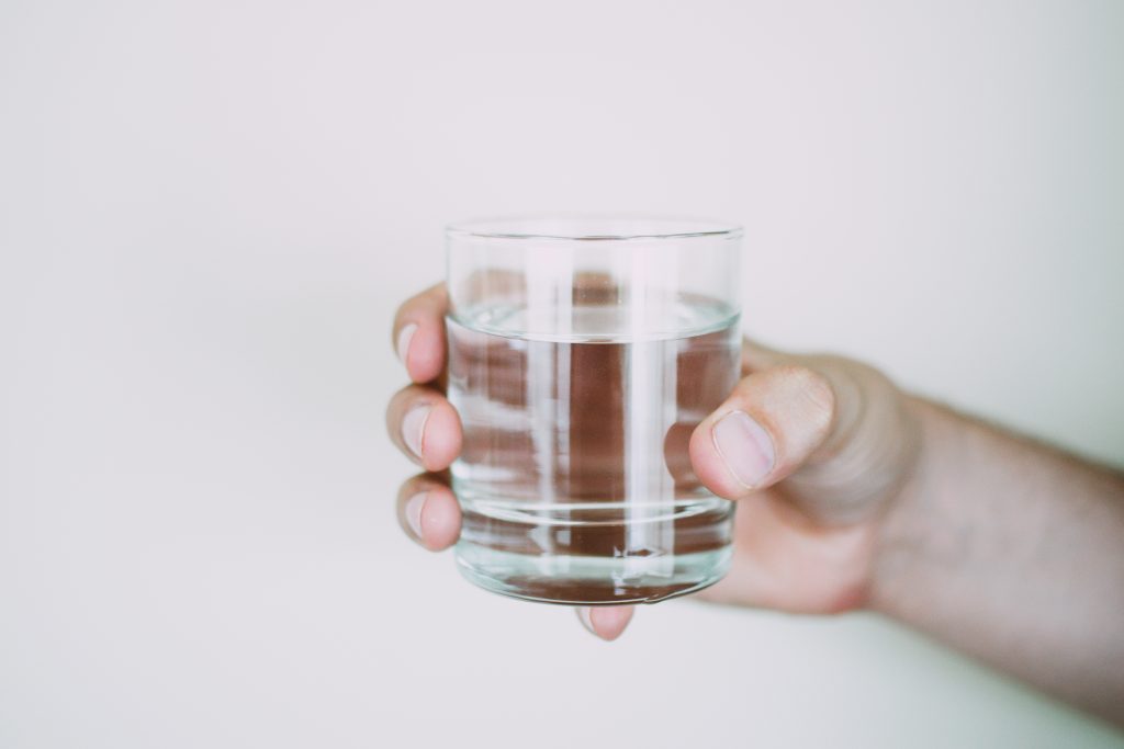szklanka wody na starość